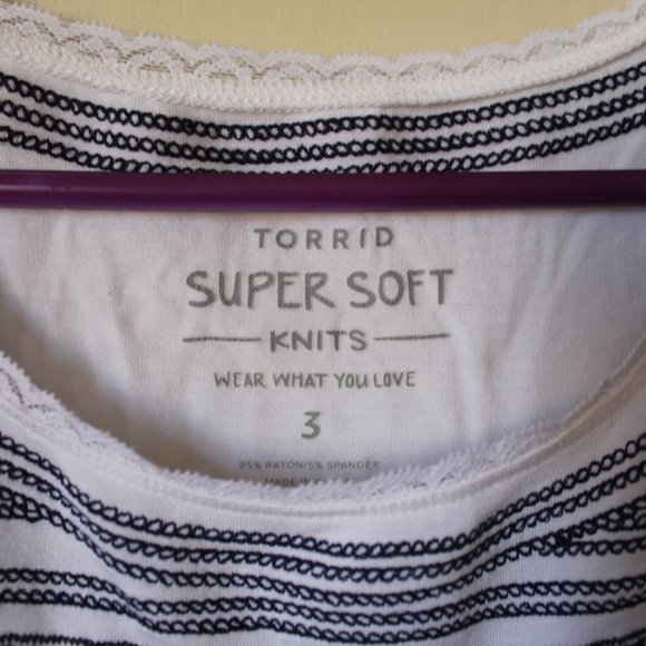 TORRID FLUTTER SLEEVETOP SUPER SOFT WHITE - Picture 8 of 9